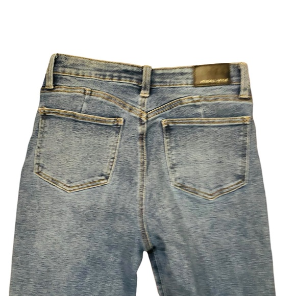 ⭐️ Kendall & Kylie Distressed Icon High Rise Straight Asymmetrical Waistband - Picture 4 of 7